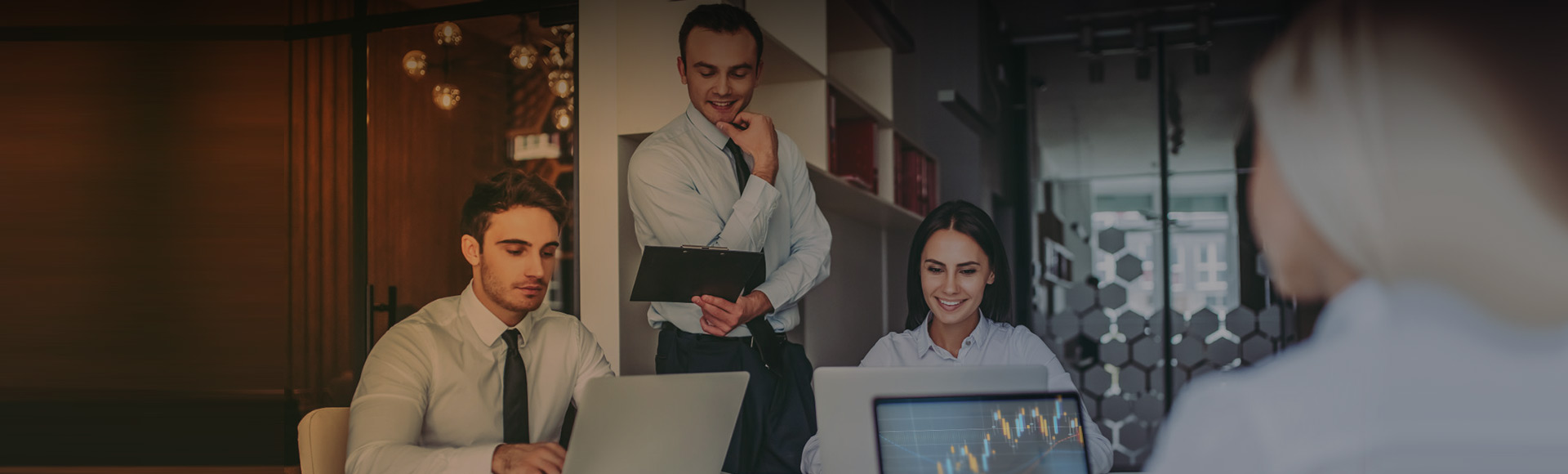 開誠(chéng)務(wù)實(shí)，為投資者創(chuàng)造長(zhǎng)遠(yuǎn)價(jià)值